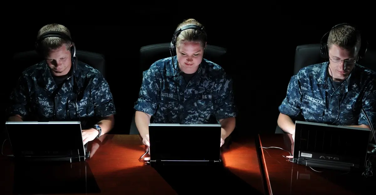 Military users on laptop